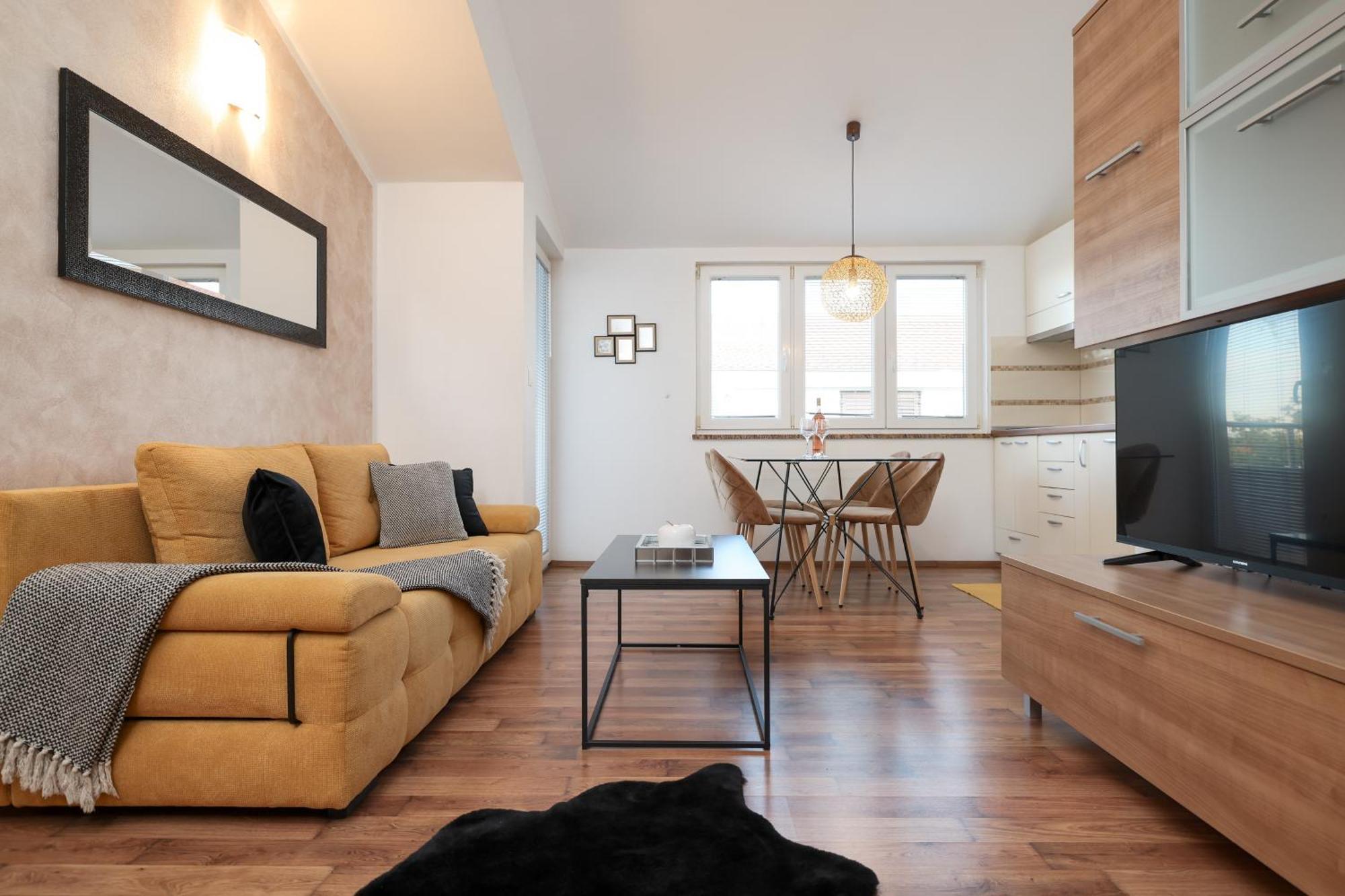 Apartments Anita Nin Extérieur photo