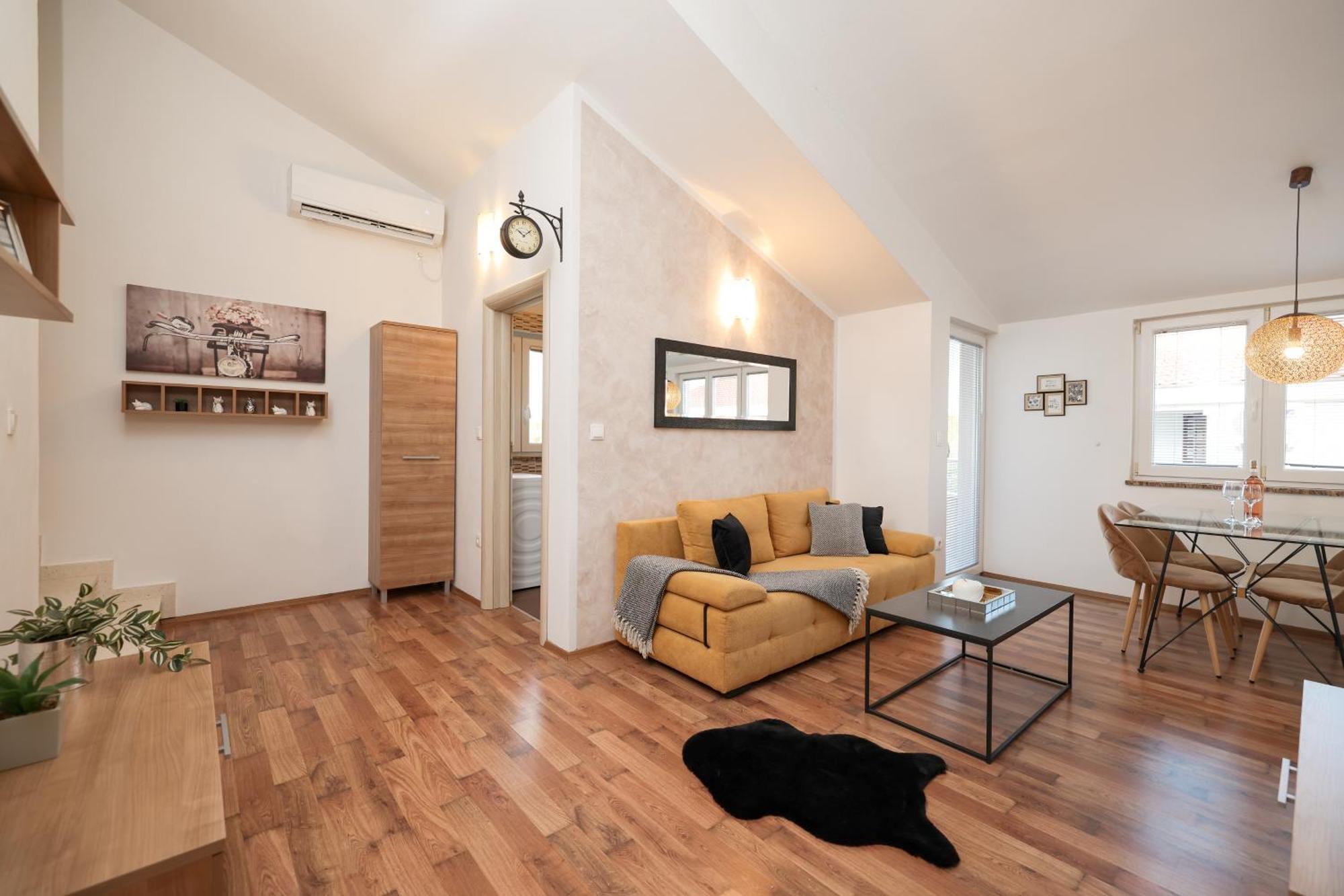 Apartments Anita Nin Extérieur photo