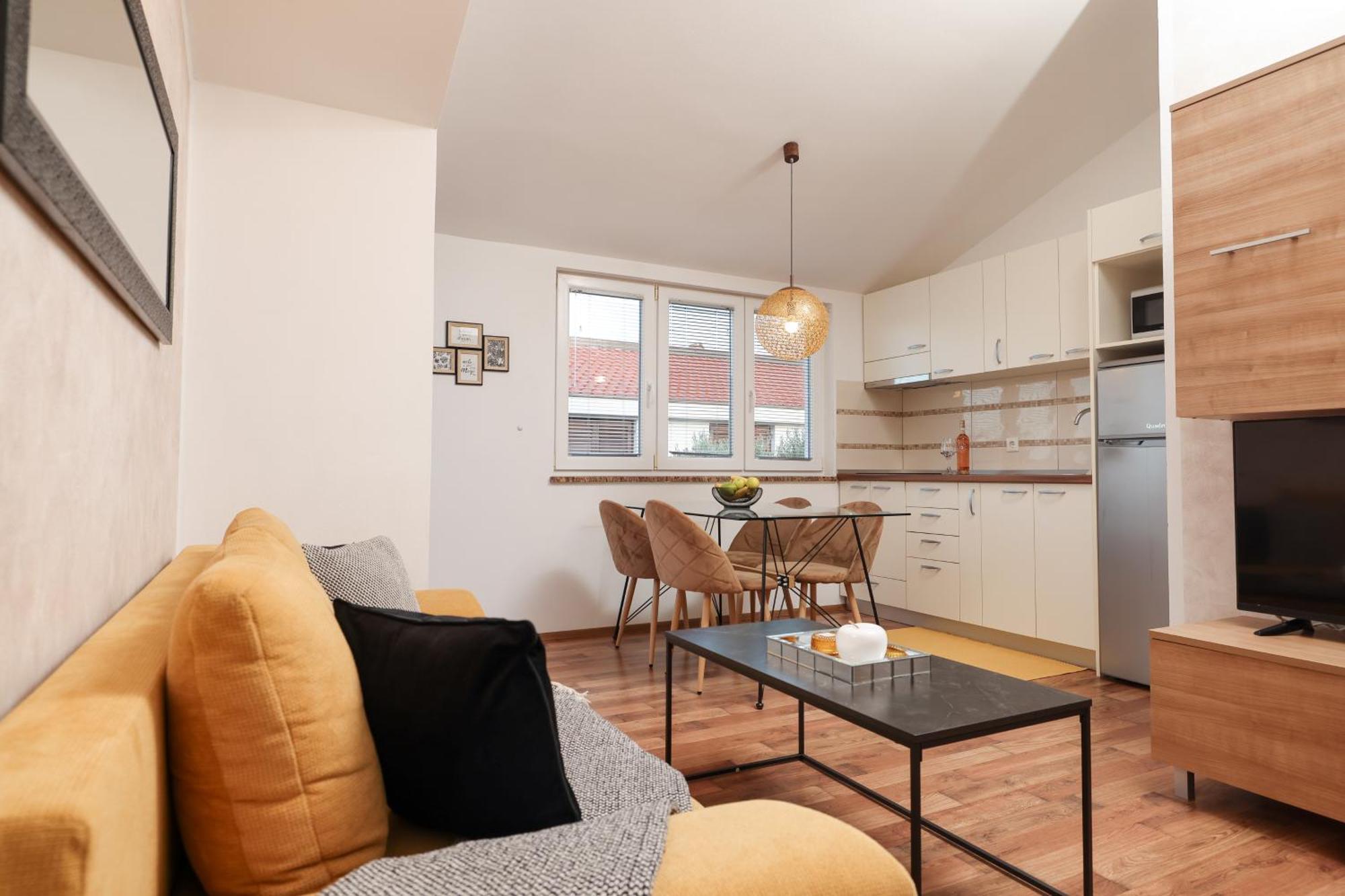 Apartments Anita Nin Extérieur photo
