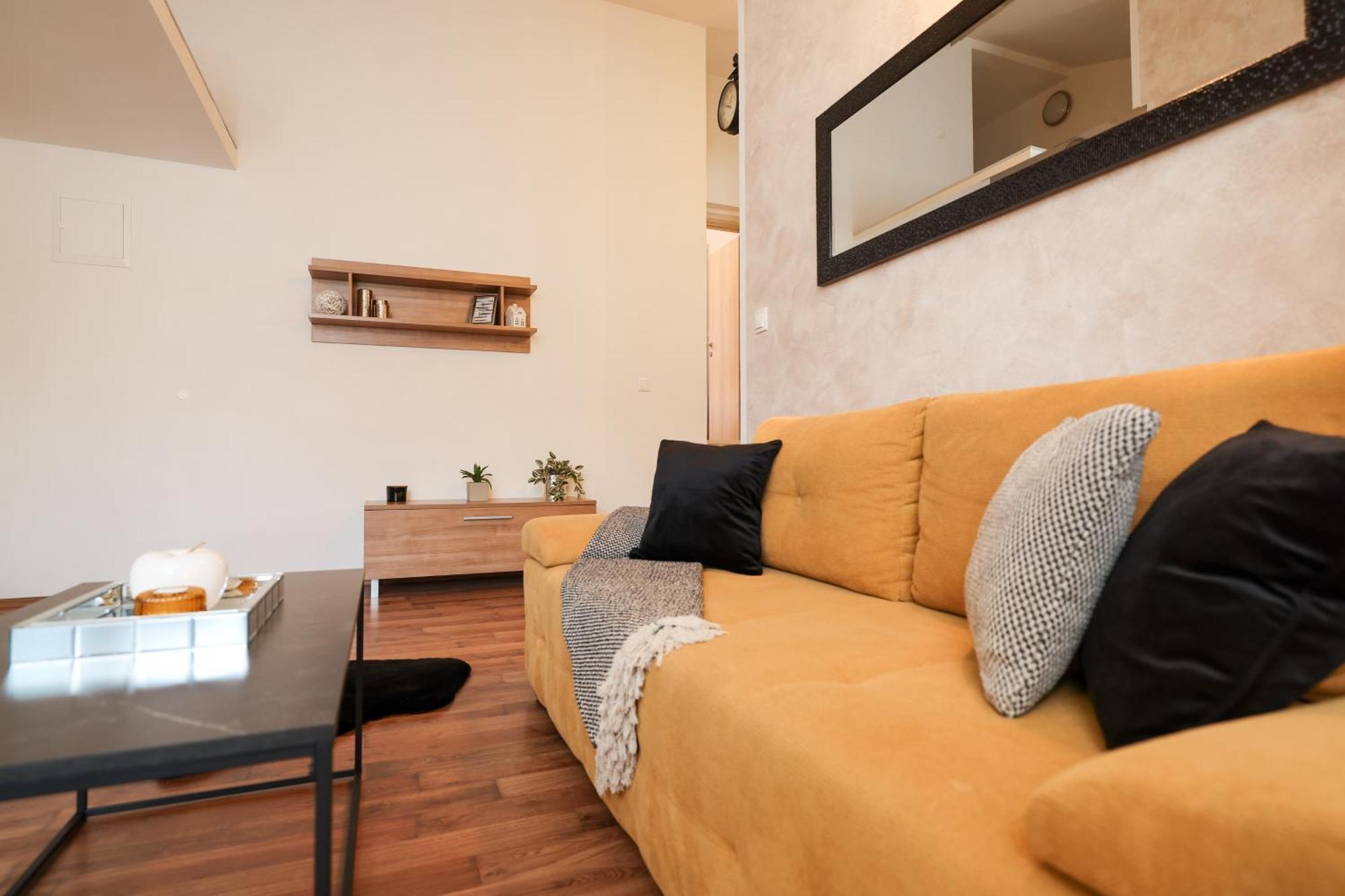 Apartments Anita Nin Extérieur photo