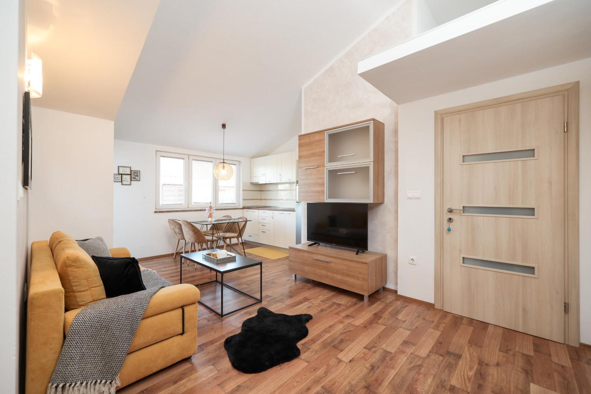 Apartments Anita Nin Extérieur photo