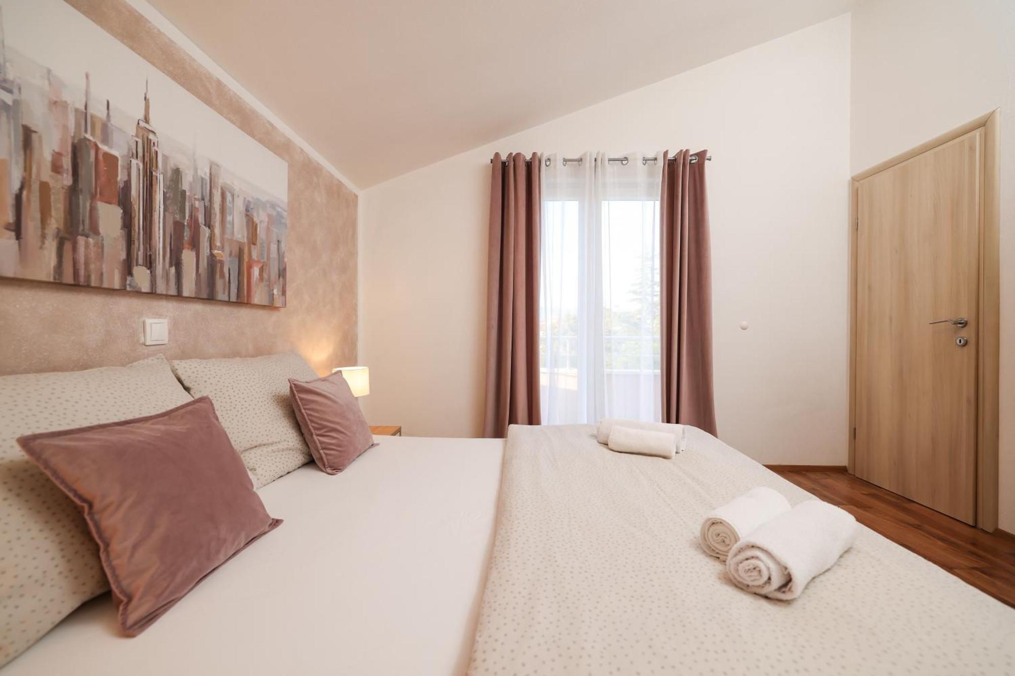 Apartments Anita Nin Extérieur photo